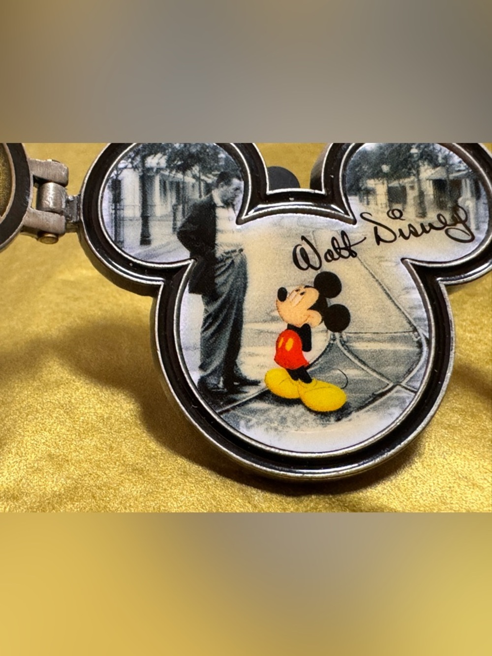 Disney Mickey Mouse 2009 Trading Pin
